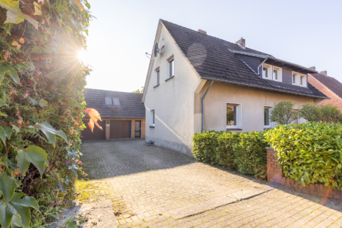 Viel Platz für neue Wohnideen – Zweifamilienhaus mit großem Grundstück in Dörenthe!, 49479 Ibbenbüren, Zweifamilienhaus