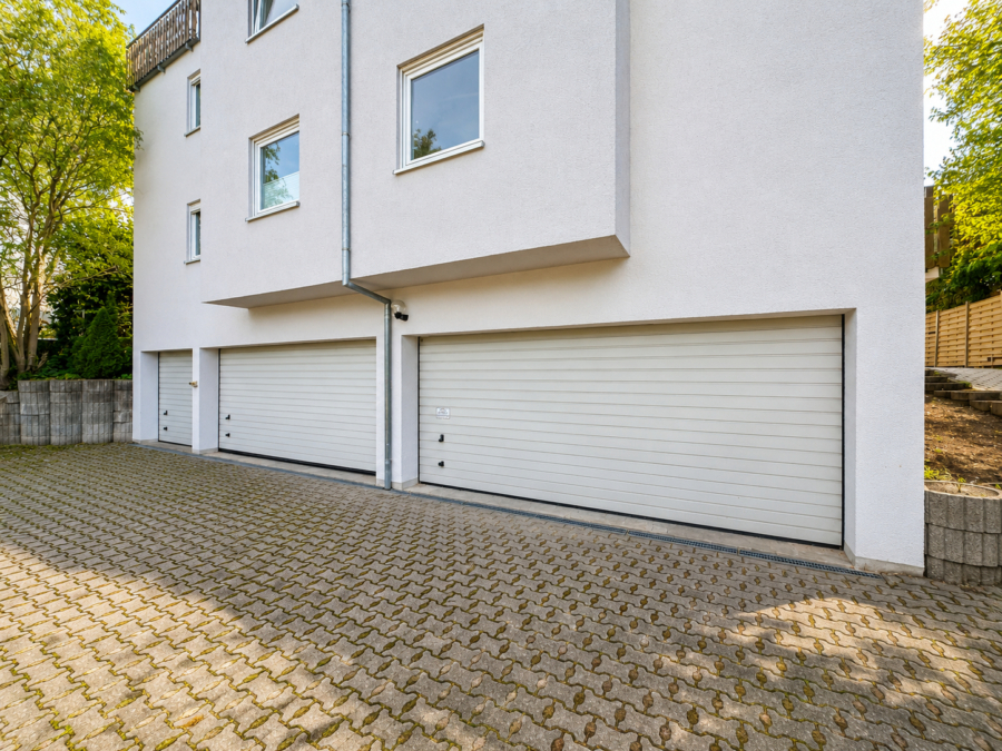 Hausansicht (Garagen)