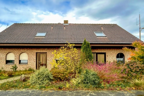 GROSSZÜGIGES EINFAMILIENHAUS MIT EINLIEGERWOHNUNG UND WEITLÄUFIGEM GARTEN IN OSTBEVERN, 48346 Ostbevern, Zweifamilienhaus
