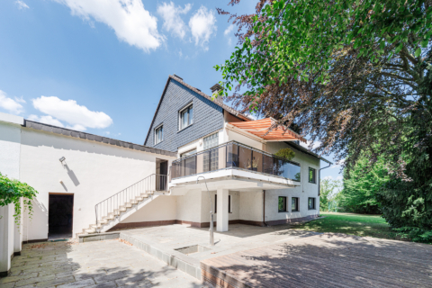 Großzügig. Privat. Besonders. Freistehende Liegenschaft in Essen-Burgaltendorf !, 45289 Essen / Burgaltendorf, Einfamilienhaus