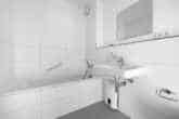 Renovierte helle 3-Zimmerwohnung mit Balkon in ruhiger Lage von Bergerhausen! - Badezimmer