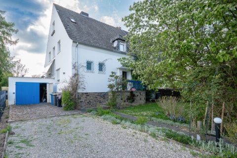 Garten­zauber mit Quittenduft, 53894 Mechernich / Antweiler, Doppelhaushälfte