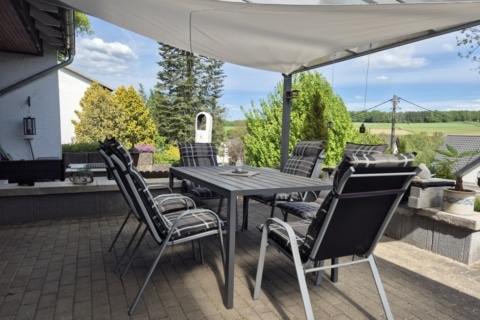 Charmantes Einfa­mi­li­enhaus mit Wellness­be­reich und großem Garten, 51588 Nümbrecht, Einfamilienhaus