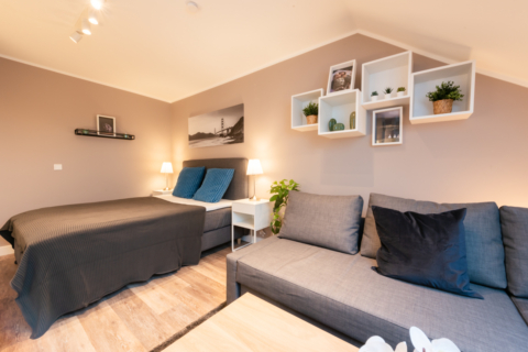 Ideal für Pendler! Voll möbliertes und kernsaniertes Apartment in Weitmar-Mark, 44795 Bochum / Weitmar, Dachgeschosswohnung