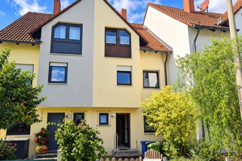 Familienglück mit Potenzial – Ihr neues Zuhause in Fürth-Burgfarrnbach, 90768 Fürth, Reihenmittelhaus