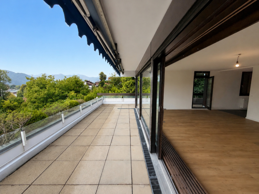 Balkon mit Wohnzimmer