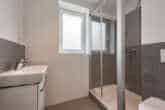 Kernsaniertes Einfamilienhaus in Essen-Bredeney - Gäste-WC mit Dusche