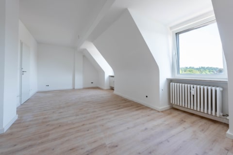 Wohnen in Heisingen – Frisch moder­ni­siert und bezugsfertig!, 45259 Essen / Heisingen, Dachgeschosswohnung