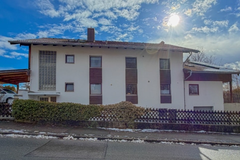 Stilvolle 4-Zimmer-Wohnung – bezugsfrei mit attrak­tivem Balkon, 83624 Otterfing, Etagenwohnung