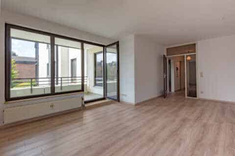 Schicke 2 Zimmer­wohnung mit Balkon in zentraler Lage, 45277 Essen / Überruhr-Hinsel, Etagenwohnung