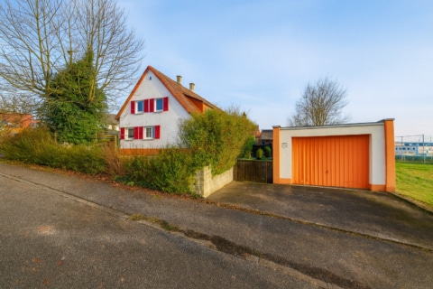 Einfa­mi­li­enhaus mit Charme und Potenzial, 75428 Illingen, Einfamilienhaus