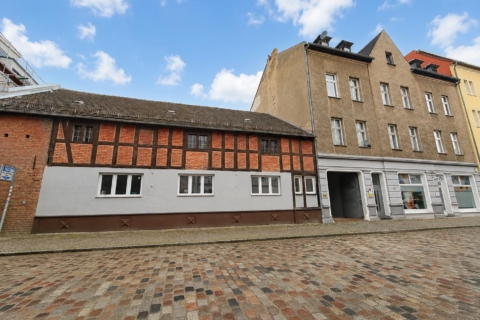 Renditestarkes MFH in zentraler Lage von Nauen mit vielen Nutzungsmöglichkeiten, 14641 Nauen, Mehrfamilienhaus