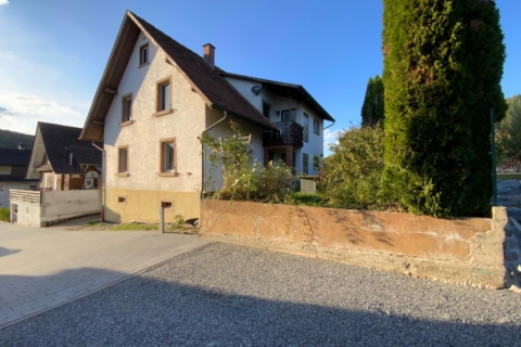Freistehendes Zweifamilienhaus mit viel Potenzial, 77960 Seelbach, Zweifamilienhaus