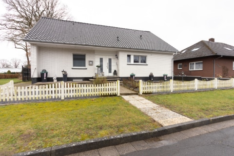Viel Raum für die ganze Familie- Einfa­mi­li­enhaus mit Vollkeller, 49751 Werpeloh, Einfamilienhaus