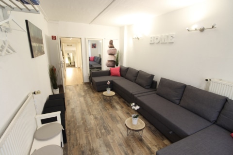 Gewerb­liche Kurzzeit­ver­mietung – Legal & Vollständig Zugelassen, 12099 Berlin, Souterrainwohnung