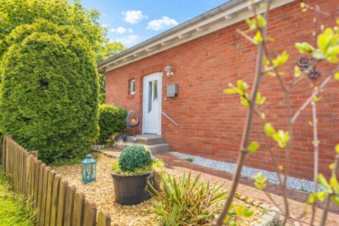 Charmanter Bungalow mit großem Grund­stück, PV-Anlage und viel Gestaltungspotenzial!, 48477 Hörstel, Bungalow