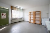 Waschküche mit Zugang zur Straße