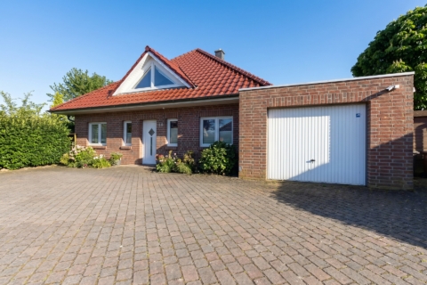 Attraktiver Bungalow mit ausgebautem Dachgeschoss in bester Lage., 49757 Vrees, Bungalow