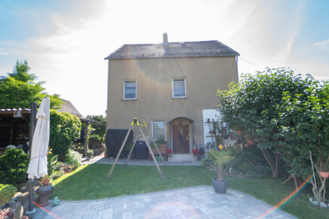 Freie Fahrt ins eigene Zuhause!, 09232 Hartmannsdorf, Zweifamilienhaus