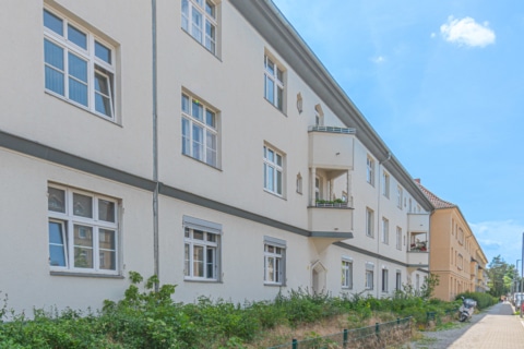 Immobilie mit privater Garten- und Lauben­nutzung wartet auf Ihre Gestaltung, 13583 Berlin, Etagenwohnung