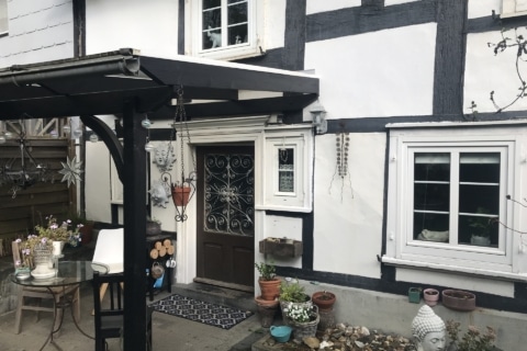 Fachwerk­im­mo­bilie mit Entwick­lungs­chance in guter Lage, 51643 Gummersbach, Wohn- und Geschäftshaus