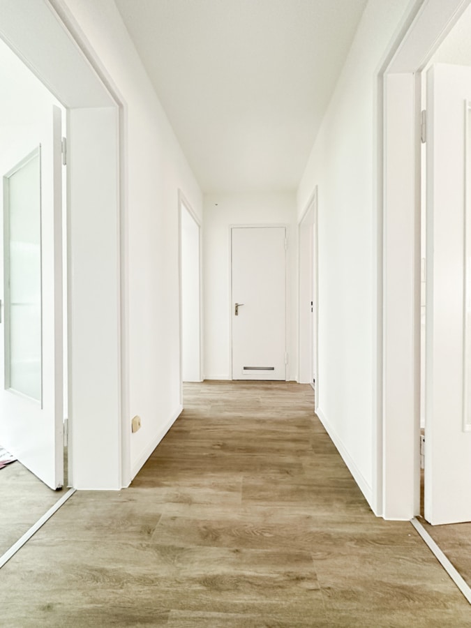 Flur(I) - Komplett renoviert – sofort einziehen