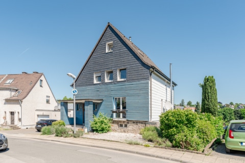 Famili­en­idylle mit Weitblick – Großzü­giges Wohnen in Toplage von Essen-Heidhausen, 45239 Essen / Heidhausen, Zweifamilienhaus