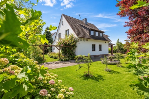 Großzü­giges Zweifa­mi­li­enhaus in ruhiger Sackgassenlage, 49457 Drebber, Zweifamilienhaus