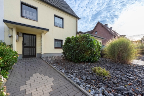 Famili­en­glück in Saarn - Muskel­hy­pothek mit Aussicht, 45481 Mülheim an der Ruhr / Saarn, Reihenendhaus