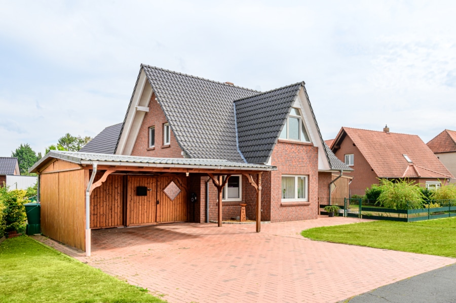 Titelbild - Zweifamilienhaus mit Ausbaureserve, Werkstatt und großem Garten - Viel Platz, viele Möglichkeiten